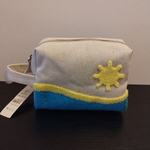 No Boundaries Cream and Blue Women's Woven Travel Toiletry Beach Bag NWT
